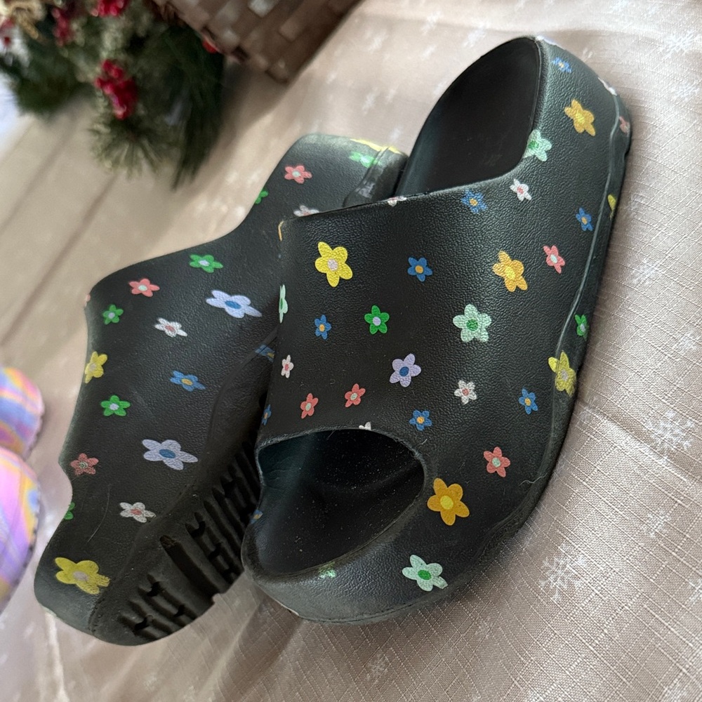 Art Class Black Floral Kids Slide Sandals